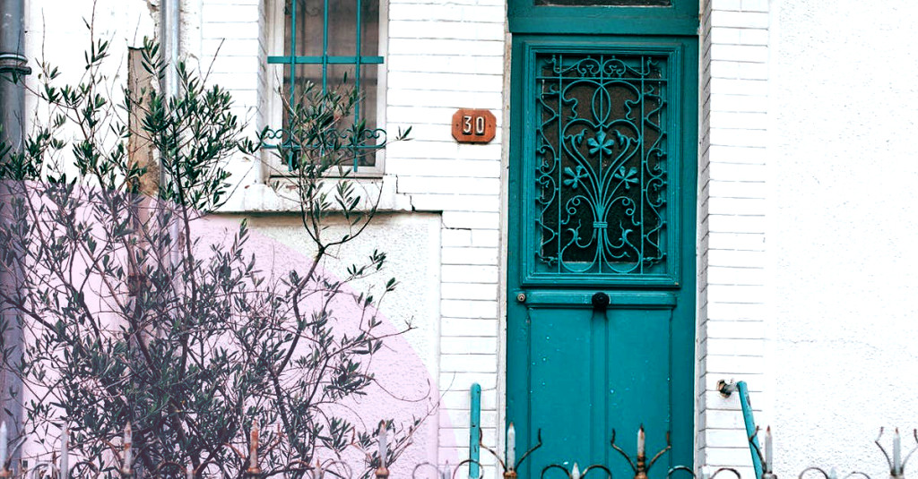 Decorating Your Front Porch for Maximum Curb Appeal